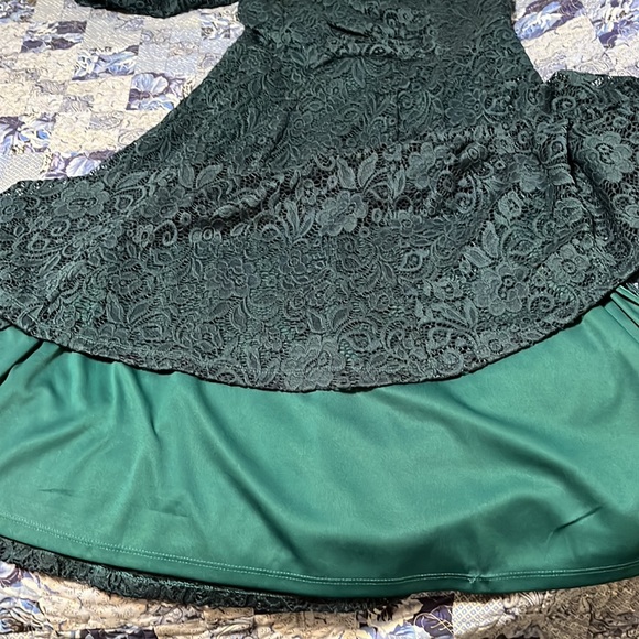Studio One hunter green lace dress. - Picture 5 of 6